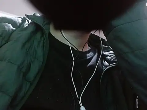 Snapshot of camiloking1720 chatting on 11-06-25, 07:31 camiloking1720 online show from 11-06-25, 07:31