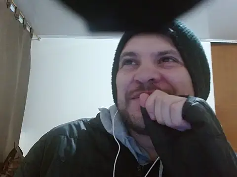 Snapshot of camiloking1720 chatting on 11-24-25, 07:19 camiloking1720 online show from 11-24-25, 07:19