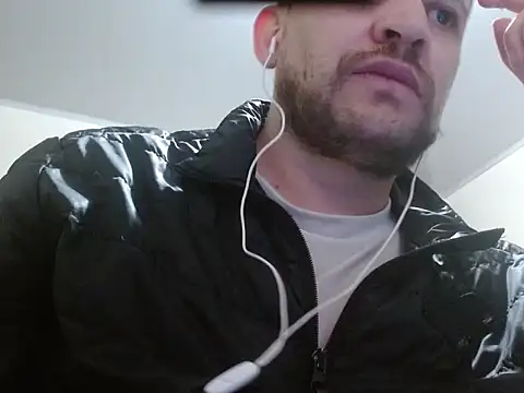 Snapshot of camiloking1720 chatting on 11-25-25, 08:09 camiloking1720 online show from 11-25-25, 08:09