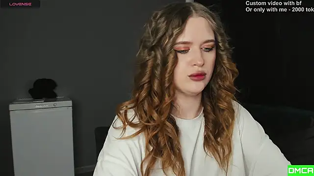 Pinku kitsune online show from 02-14-26, 08:00