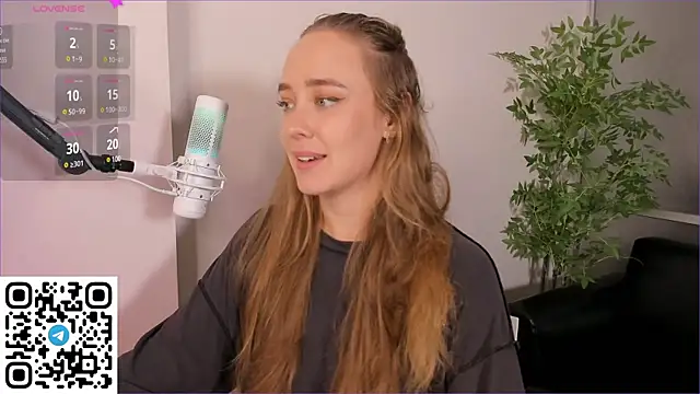 Snapshot of AngelPaull chatting on 03-11-25, 02:43 AngelPaull online show from 03-11-25, 02:43