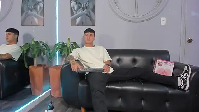 Cristopher strong online show from 01-24-25, 12:41