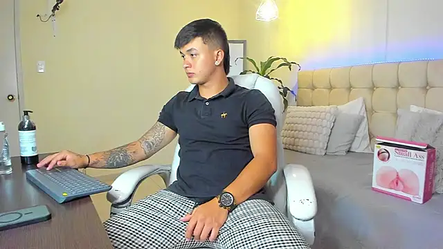 Cristopher strong online show from 02-16-25, 02:31