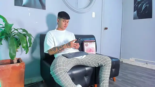 Cristopher strong online show from 03-15-25, 12:56