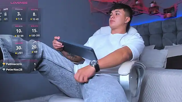 Cristopher strong online show from 10-11-25, 11:47