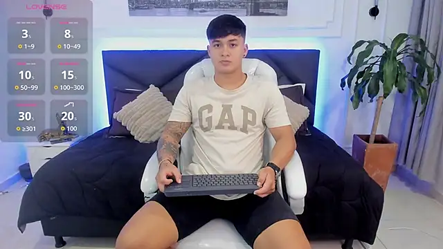 Cristopher strong online show from 11-02-25, 09:44