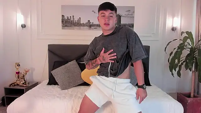 Snapshot of Cristopher_strong chatting on 05-01-26, 01:26 Cristopher strong online show from 05-01-26, 01:26