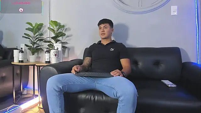 Snapshot of Cristopher_strong chatting on 06-02-26, 01:35 Cristopher strong online show from 06-02-26, 01:35