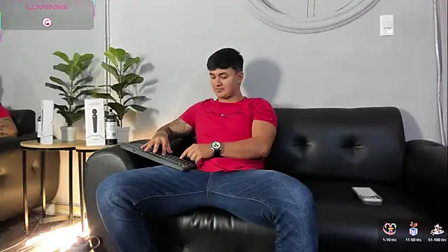 Snapshot of Cristopher_strong chatting on 06-03-26, 01:46 Cristopher strong online show from 06-03-26, 01:46