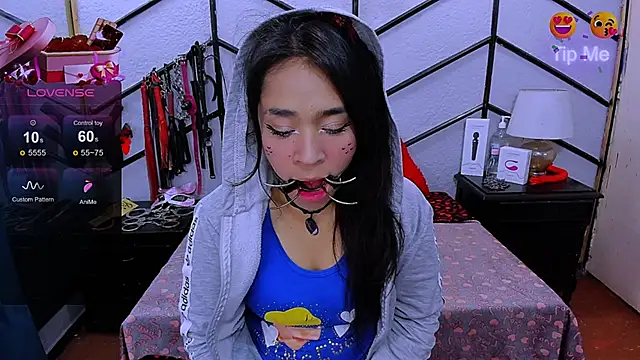 Snapshot of AlanaLuck chatting on 02-08-25, 12:17 AlanaLuck online show from 02-08-25, 12:17