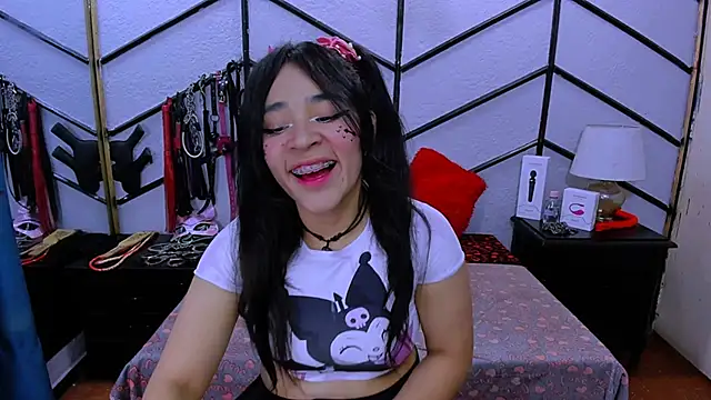 Snapshot of AlanaLuck chatting on 02-14-25, 06:51 AlanaLuck online show from 02-14-25, 06:51