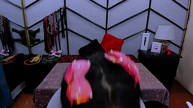 Snapshot of AlanaLuck chatting on 02-15-25, 12:11 AlanaLuck online show from 02-15-25, 12:11