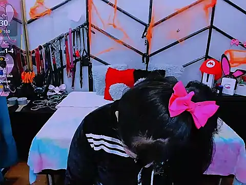 Snapshot of AlanaLuck chatting on 10-04-25, 12:03 AlanaLuck online show from 10-04-25, 12:03