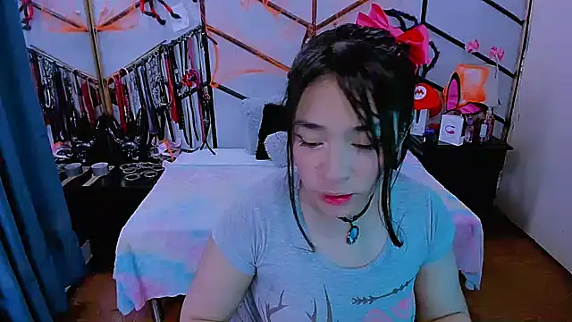 Snapshot of AlanaLuck chatting on 10-21-25, 07:25 AlanaLuck online show from 10-21-25, 07:25