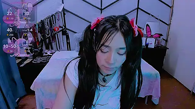 Snapshot of AlanaLuck chatting on 11-10-25, 07:24 AlanaLuck online show from 11-10-25, 07:24