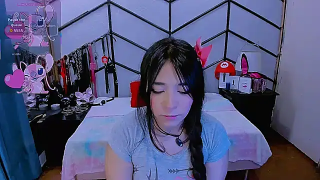 Snapshot of AlanaLuck chatting on 11-25-25, 07:25 AlanaLuck online show from 11-25-25, 07:25