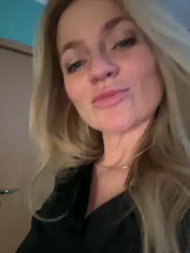 AlisonXCristal online show from 03-25-26, 05:41