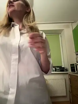 AlisonXCristal online show from 04-12-26, 07:19