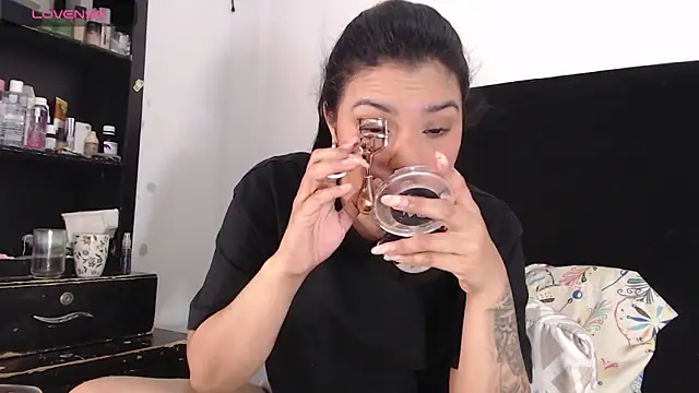 lolaa staars online show from 01-26-25, 01:41