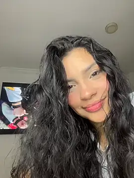 lolaa staars online show from 10-11-25, 04:33