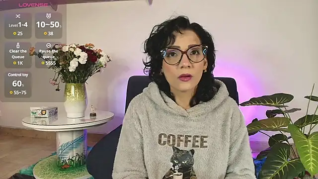 Elliee  online show from 02-13-25, 12:43