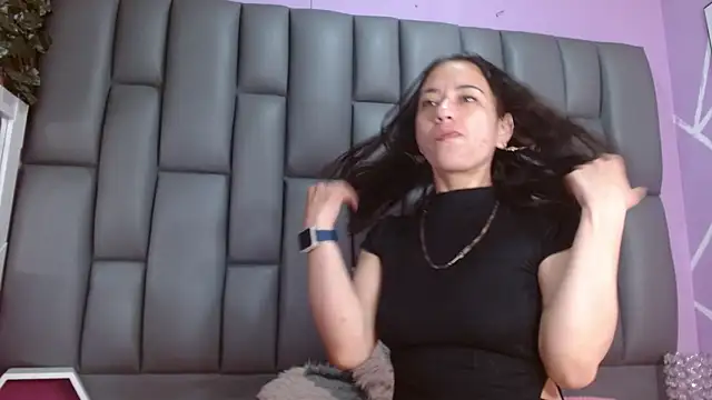 Snapshot of angelina_ny chatting on 09-19-25, 01:34 angelina ny online show from 09-19-25, 01:34