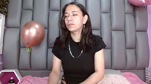 Snapshot of angelina_ny chatting on 09-22-25, 01:46 angelina ny online show from 09-22-25, 01:46