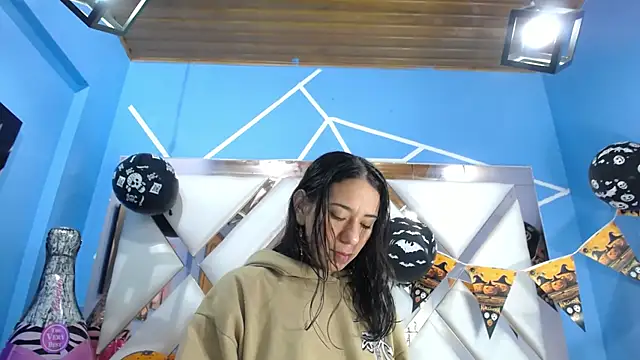 Snapshot of angelina_ny chatting on 10-22-25, 01:33 angelina ny online show from 10-22-25, 01:33