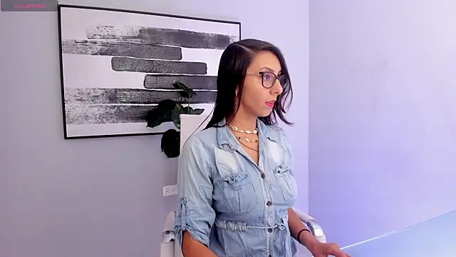 Snapshot of luna_willians chatting on 03-05-25, 12:11 luna willians online show from 03-05-25, 12:11