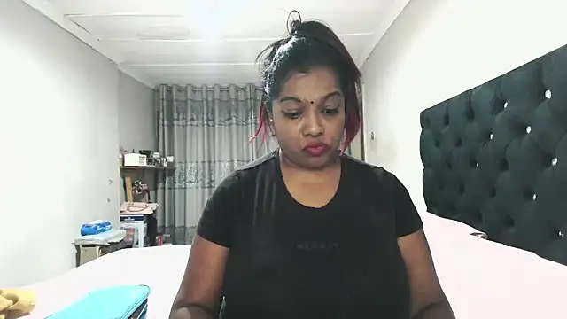 Indianmayaxoxo online show from 10-22-25, 02:50