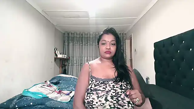 Snapshot of Indianmayaxoxo chatting on 06-17-26, 06:38 Indianmayaxoxo online show from 06-17-26, 06:38