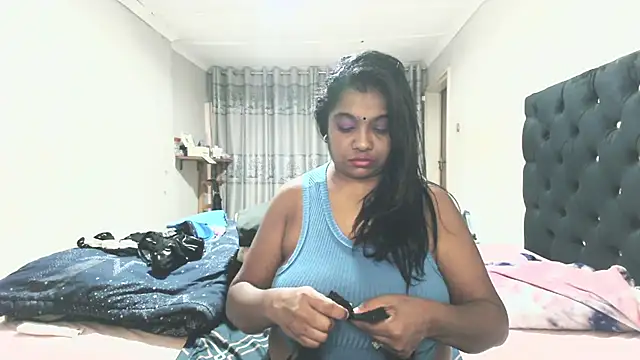 Snapshot of Indianmayaxoxo chatting on 07-10-26, 05:26 Indianmayaxoxo online show from 07-10-26, 05:26