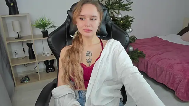 Snapshot of alicexforever chatting on 12-19-24, 07:40 alicexforever online show from 12-19-24, 07:40