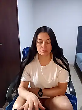 Snapshot of renata_hot1 chatting on 02-15-25, 03:39 renata hot1 online show from 02-15-25, 03:39