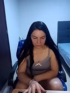 Snapshot of renata_hot1 chatting on 02-23-25, 01:02 renata hot1 online show from 02-23-25, 01:02