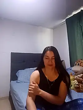 Snapshot of renata_hot1 chatting on 03-18-25, 07:53 renata hot1 online show from 03-18-25, 07:53