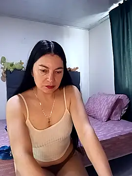 Snapshot of renata_hot1 chatting on 10-27-25, 06:23 renata hot1 online show from 10-27-25, 06:23