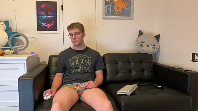 Snapshot of BlueEyedTallGuy94 chatting on 12-22-24, 06:17 BlueEyedTallGuy94 online show from 12-22-24, 06:17