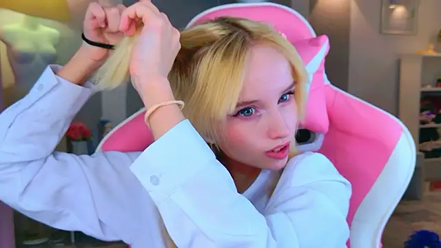 b4by LoL1 online show from 02-13-26, 12:23