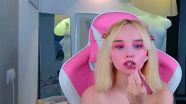 b4by LoL1 online show from 04-11-26, 12:20