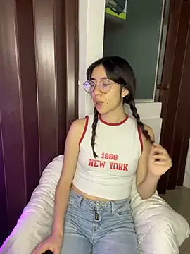 Catyloves online show from 12-13-24, 04:11