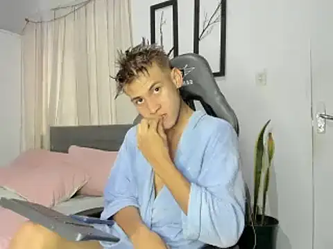 Snapshot of miguel_hz chatting on 02-01-25, 10:13 miguel hz online show from 02-01-25, 10:13