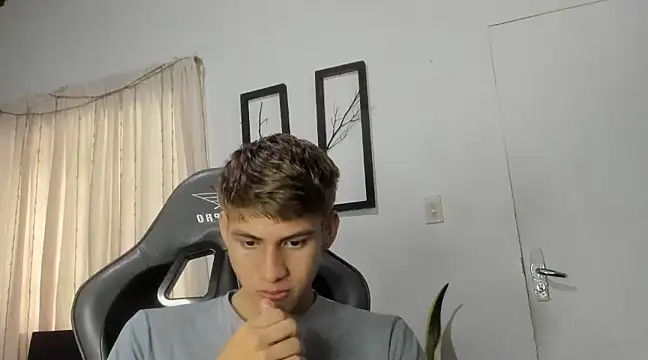 Snapshot of miguel_hz chatting on 02-19-25, 03:27 miguel hz online show from 02-19-25, 03:27