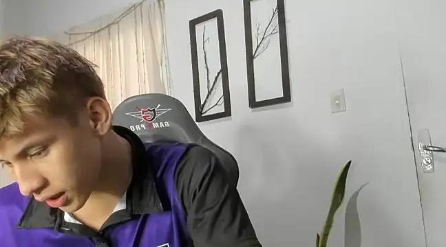 Snapshot of miguel_hz chatting on 02-20-25, 07:52 miguel hz online show from 02-20-25, 07:52