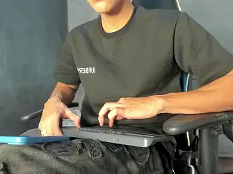 Snapshot of miguel_hz chatting on 03-01-25, 09:37 miguel hz online show from 03-01-25, 09:37