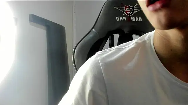 Snapshot of miguel_hz chatting on 03-06-25, 08:16 miguel hz online show from 03-06-25, 08:16