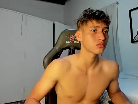 Snapshot of miguel_hz chatting on 03-10-25, 11:06 miguel hz online show from 03-10-25, 11:06