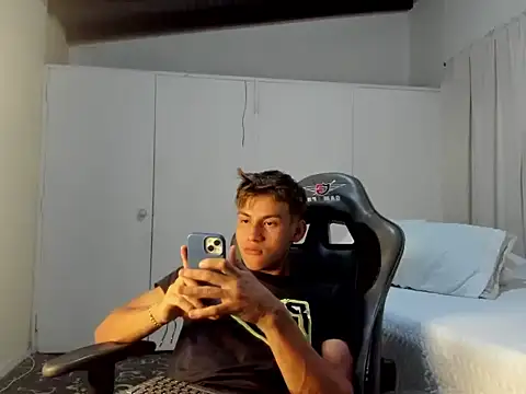 Snapshot of miguel_hz chatting on 03-11-25, 08:53 miguel hz online show from 03-11-25, 08:53