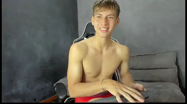 Snapshot of miguel_hz chatting on 03-22-25, 01:00 miguel hz online show from 03-22-25, 01:00