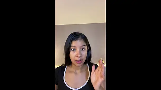 Snapshot of Aida_moreno chatting on 05-21-26, 11:50 Aida moreno online show from 05-21-26, 11:50